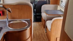  Ruime Fiat Giottiline 7p  Camper met inventaris.