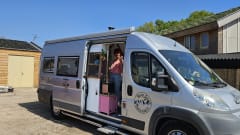 Avonturenbus – Cozy, fresh camper van, self-sufficient.