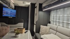BELLE -ford transit aut.170pk – 6p Roller Team semi-integrated from 2024