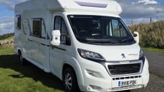 Peugeot semi-integratiecamper met 6 slaapplaatsen vanaf 2016