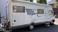 Hymer integraal B644 uit 1999 treinzit en hefbed