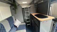 Large camper very spacious boot new looking interior fixed comfy bed.  – Autobus Peugeot a 3 posti letto del 2007