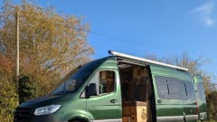 Fernix – 5 berth Mercedes-Benz campervan