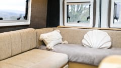 Lottie – Large 2 Berth Campervan