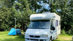     Comfortabele familiecamper met luifel, douche & fietsendrager uit 2006