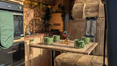 Fernix – 5 berth Mercedes-Benz campervan