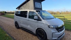 C1 – Volkswagen-Campingbus mit 4 Schlafplätzen ab 2025