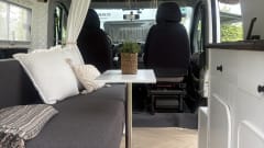 Aufgemotzter, cooler Citroën Jumper Van von 2007 für 2 Personen