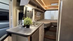 Pössl 600 – New Pössl campervan with length beds