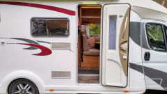 Very comfortable 3 p offgrid camper Eura Mobil