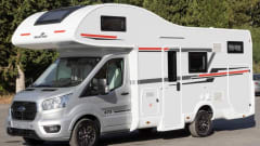 2024 Roller Team 675 Auto  – 6 sleeper Over cab bed & bunks