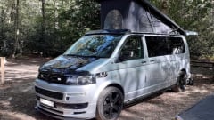 QUICK SILVER – QUICK SILVER T5.1 4 BERTH CAMPERVAN WITH POPTOP ROOF ( T32 STARTLINE LWB ) 