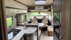Highway Haven – 5-person Hymer integrated from 2021 (Mercedes) 
