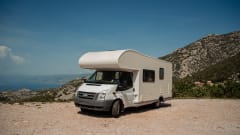 Ideal 6-person Ford family camper
