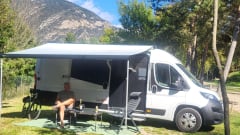 Nuovo camper fuori rete con letti longitudinali