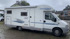 FREEDOM – 4p Adria Mobil semi-integrated uit 2006