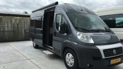 Bussy – Super cool bus camper che riporta la "libertà" a portata di mano!