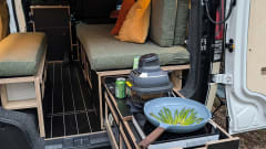 Juniper – Camper ecologico Kia PV5 elettrico su misura a Edimburgo | Ohm Campers