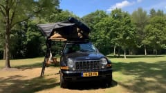 🏕️ Adventure on wheels – Jeep with luxury Vickywood roof tent