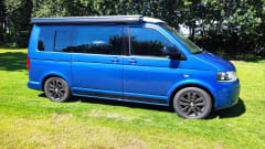 Sturdy Volkswagen T5 bus camper for 2-4 people