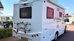 Compact luxury 4 pers. camper 2021 with lots of living space. Euro6 / 140hp 
