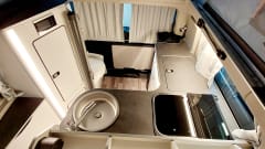 Nugget – Ford Nugget Plus 2023 with pop-up roof