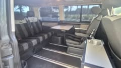 United – 4p Volkswagen campervan uit 2008