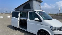 Lernen Sie Adam kennen – Moderner und voll ausgestatteter 4-Sitzer VW T6 | Euro 6 (Fahrt überall hin)