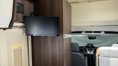 The Escape Pod – Comfortable and modern family Rollerteam motorhome - Free insurance 