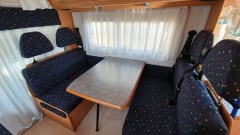 Bessie – Nice spacious alcove camper