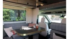 Familie camper – 6p Ford alcove uit 2026