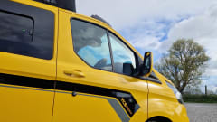 Yellow peril – Stunning new conversion 4 berth Ford Transit Custom campervan 