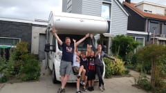 Family camper with 3-person bunk bed (6 persons)