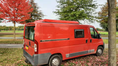 TheRedBoxCamper – 2p Peugeot campervan uit 2012
