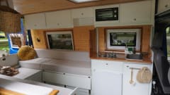 Sky – 2p Ford bus uit 2005