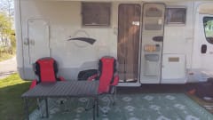 Mardy – Well maintained 3 person camper (alcove) for rent