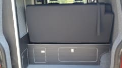 Black pearl – Volkswagen Transporter Camper automatic 