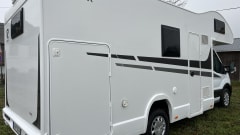 Robby – Geräumiges Wohnmobil mit 6 Sitz-& Schlafplätzen