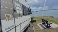 Hymer semi-integrale camper met 6 slaapplaatsen, gebouwd in 1990.