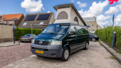 Menoenie – 4-person Volkswagen camper van