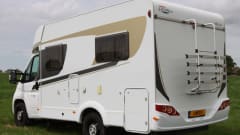 Compact! – Compact camper of 560 length with air conditioning Flash 02