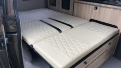 Leetro – 4p Volkswagen campervan from 2012