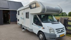 Campie  – Spacious 5p camper with XXL garage 