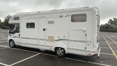 Snogly  – Bessecar e735 motorhome 6 berth excellent for families