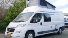 Pössl Roadcar R540, 5.40 meter bus camper, 2 sleeping - 4 seats.