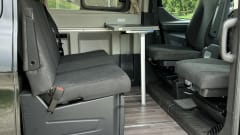 5p Ford Nugget Custom, high top – automatic, air conditioning – compact comfort