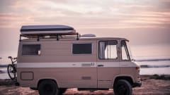 Germaine – Unique Mercedes classic car and off-grid camper