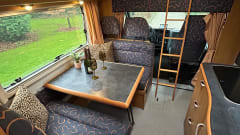 Hymer-Nischenwohnwagen für 6 Personen aus dem Jahr 2001