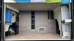 Houseonwheels 1 – Renault master buscamper nov. 25 4000 KM douche/ toilet ruimte standkachel.