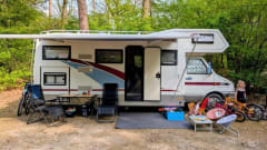 Freddy-van  – Comfortabel and spacious Iveco overcab motorhome for rent